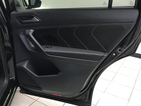 Used 2023 Volkswagen Tiguan SE w/ Panoramic Sunroof Package FWD image 15