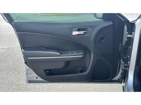 Used 2013 Dodge Charger SE RWD image 11