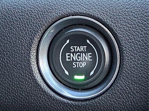 Used 2025 GMC Acadia Elevation image 19