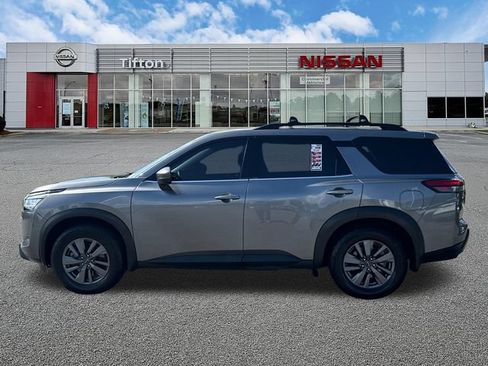 Used 2022 Nissan Pathfinder SV FWD image 4