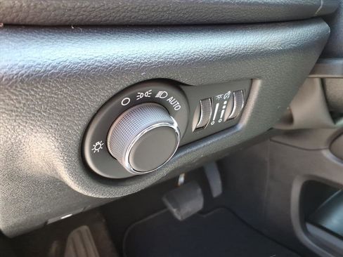 New 2027 Chrysler Pacifica Limited AWD/4WD image 21