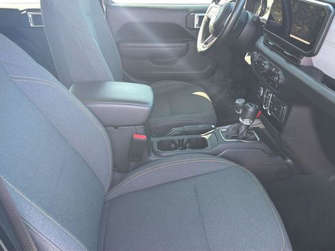 Used 2025 Jeep Gladiator Sport AWD/4WD image 37