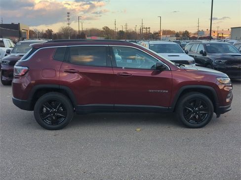 Certified 2022 Jeep Compass Latitude w/ Convenience Group image 10