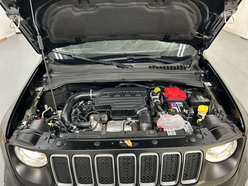 Certified 2022 Jeep Renegade Latitude w/ Convenience Group image 24