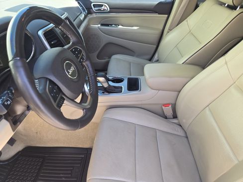 Used 2018 Jeep Grand Cherokee Overland image 14