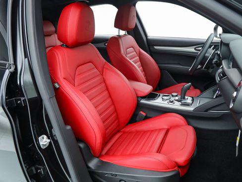 New 2025 Alfa Romeo Stelvio Sprint w/ Veloce Package image 11