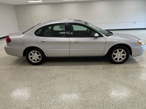 Used 2007 Ford Taurus SEL image 4