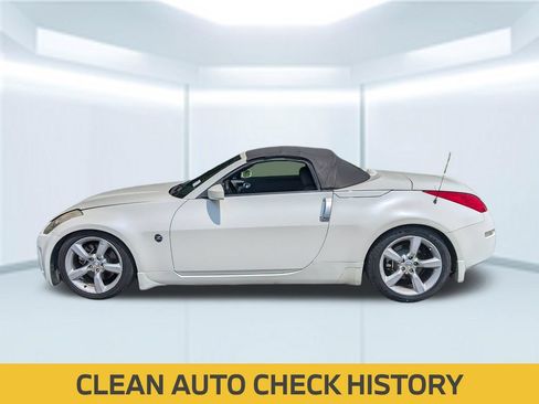 Used 2007 Nissan 350Z Touring RWD image 2