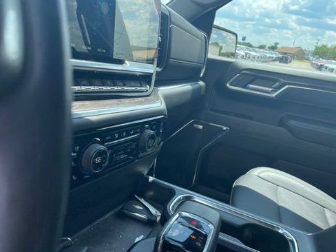 Used 2024 Chevrolet Silverado 1500 LTZ AWD/4WD image 10