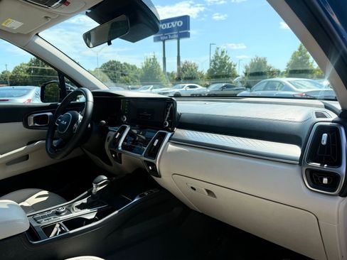 Used 2023 Kia Sorento S w/ Panoramic Sunroof Package image 15