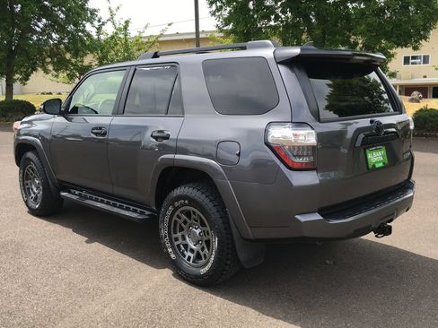 Used 2020 Toyota 4Runner Venture w/ Moonroof Package AWD/4WD image 4