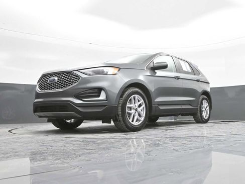 Used 2024 Ford Edge SEL image 38