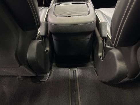 Used 2025 Chrysler Pacifica Limited image 32