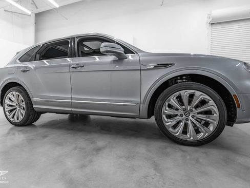 Used 2023 Bentley Bentayga AWD/4WD image 5
