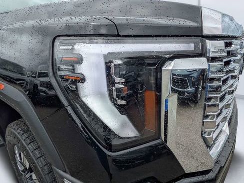 Used 2024 GMC Sierra 2500 Denali w/ Denali Reserve Package AWD/4WD image 9