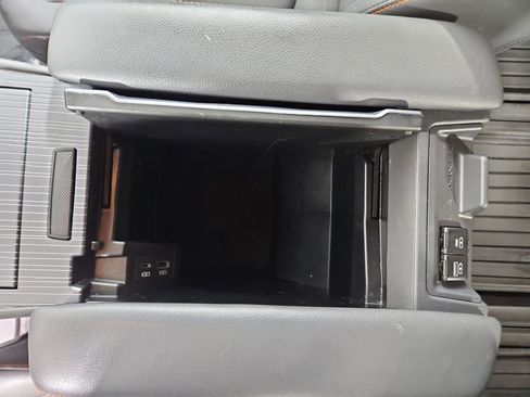 Used 2023 Toyota Sienna XSE FWD image 27