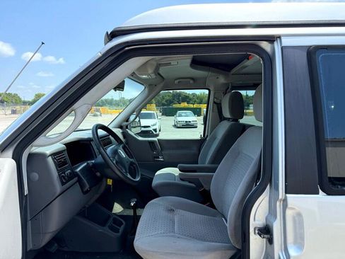 Used 2003 Volkswagen Eurovan MV image 12