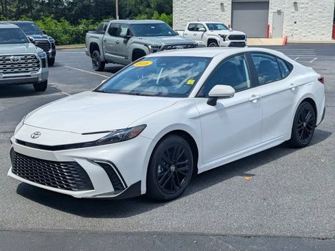 Used 2026 Toyota Camry SE FWD image 3
