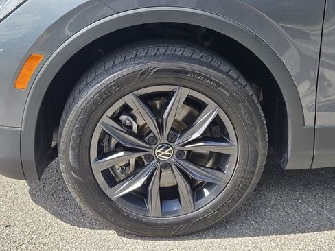 Certified 2023 Volkswagen Tiguan SE FWD image 11