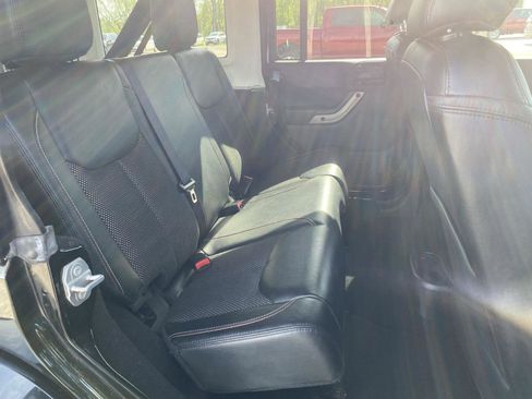 Used 2016 Jeep Wrangler Unlimited Sahara AWD/4WD image 31