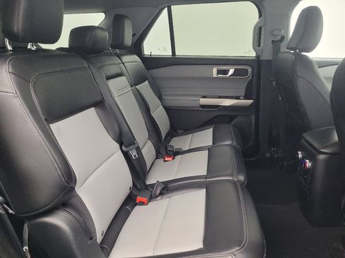 Used 2022 Ford Explorer XLT w/ Equipment Group 202A AWD/4WD image 19