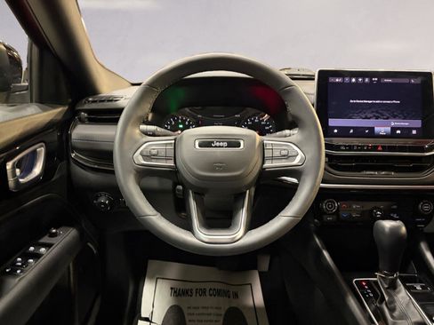 Used 2025 Jeep Compass Latitude w/ Altitude Special Edition image 12