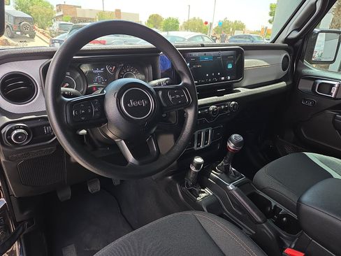 Used 2025 Jeep Wrangler Sport AWD/4WD image 7