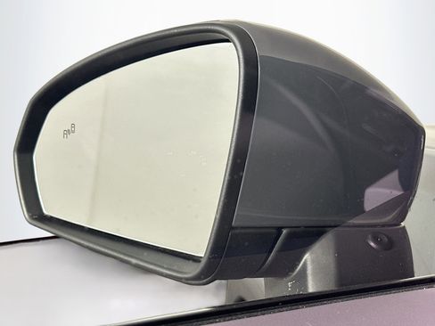 Used 2022 Volkswagen Taos SE w/ Panoramic Sunroof Package FWD image 16