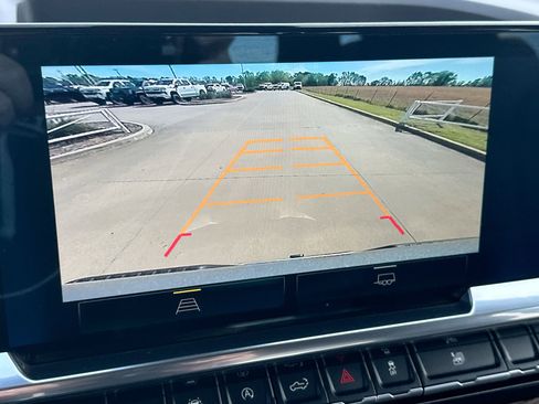 Used 2025 Chevrolet Silverado 1500 LT image 17