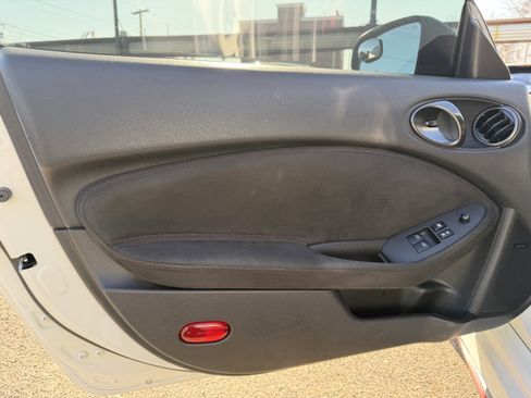 Used 2019 Nissan 370Z NISMO image 25