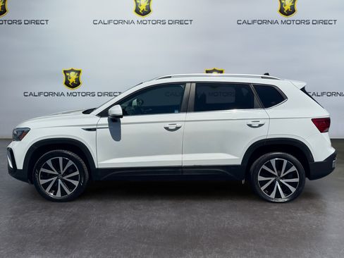 Used 2022 Volkswagen Taos SE FWD image 2