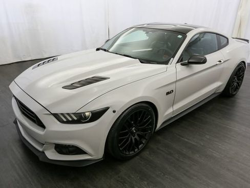 Used 2017 Ford Mustang GT Premium w/ GT Performance Package RWD image 3