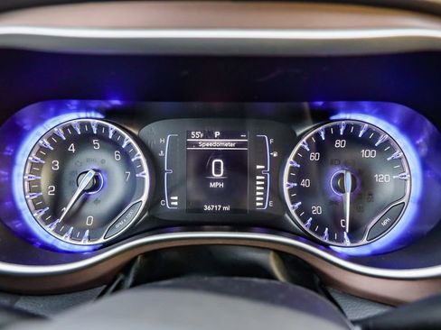 Used 2024 Chrysler Voyager LX image 27