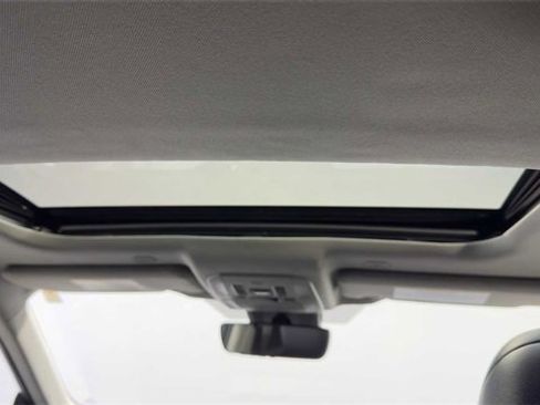 Used 2023 Toyota Highlander XLE image 21