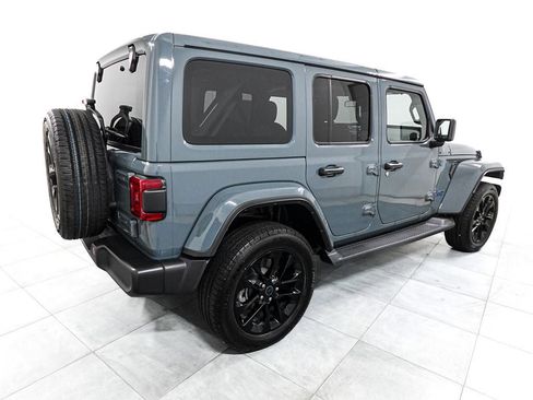 Used 2025 Jeep Wrangler Unlimited Sahara AWD/4WD image 7