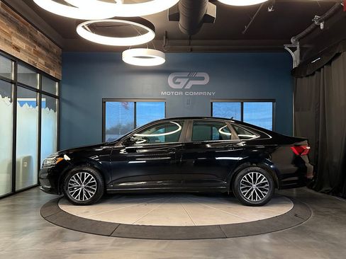 Used 2021 Volkswagen Jetta SE w/ SE Cold Weather Package image 6