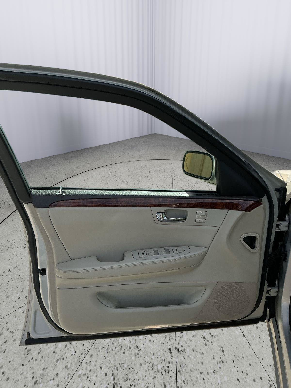 Used 2007 Cadillac DTS Luxury I w/ Trunk Convenience Package FWD image 17