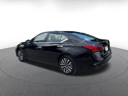 Used 2025 Nissan Altima 2.5 SV FWD image 10