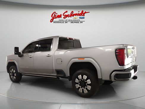 Used 2025 GMC Sierra 2500 Denali w/ Denali Reserve Package AWD/4WD image 4