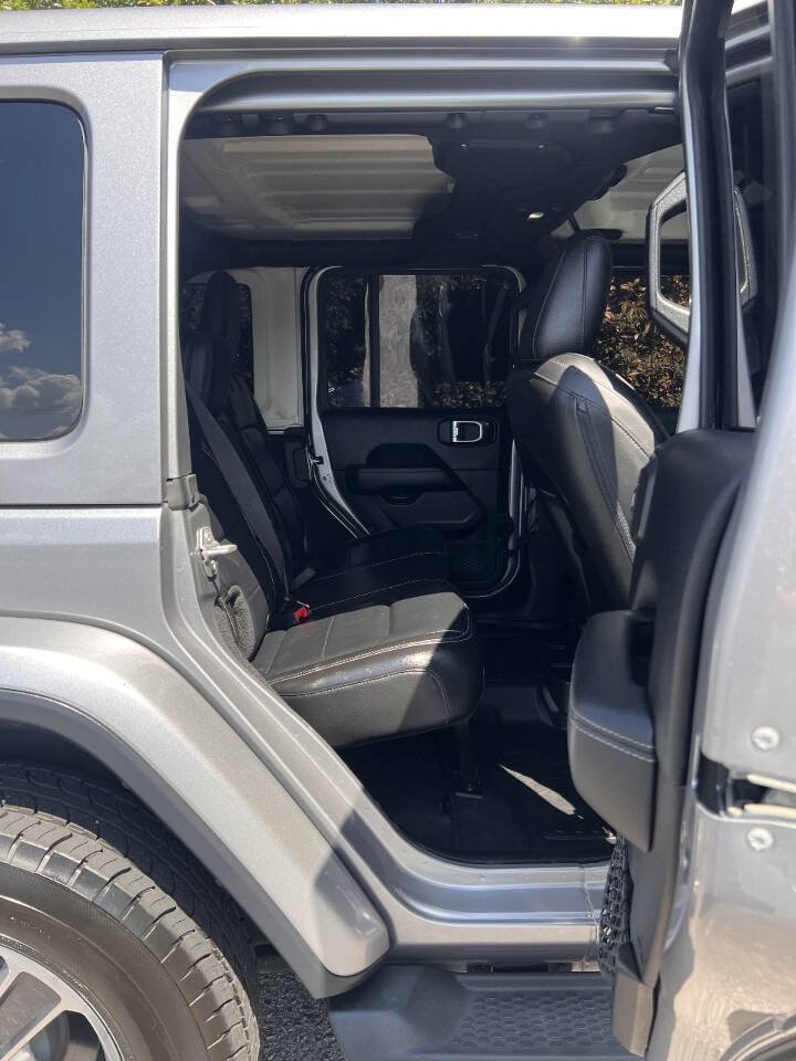 Used 2018 Jeep Wrangler Unlimited Sahara AWD/4WD image 19