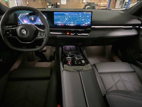 Certified 2025 BMW 530i 530i w/ Premium Package image 5