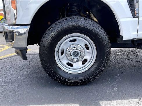 Used 2023 Ford F250 XL w/ XL Off-Road Package AWD/4WD image 8