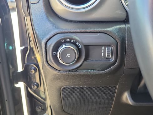 Used 2023 Jeep Wrangler Unlimited Sahara AWD/4WD image 20