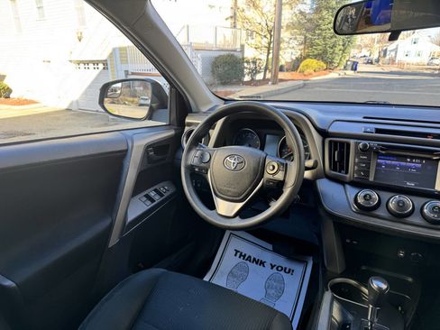 Used 2017 Toyota RAV4 LE AWD/4WD image 24