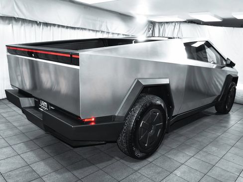 Used 2025 Tesla Cybertruck AWD Crew Cab image 5