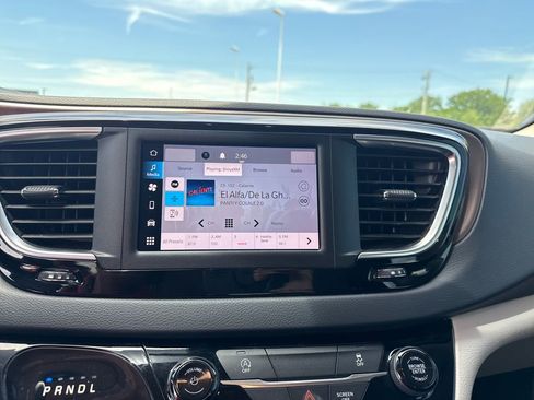 Used 2022 Chrysler Voyager LX FWD image 22