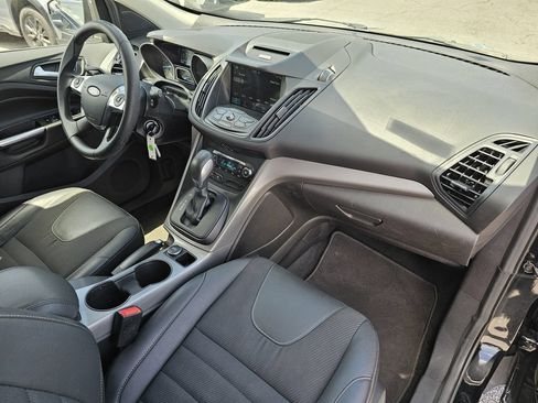 Used 2016 Ford Escape SE w/ SE Chrome Package FWD image 10