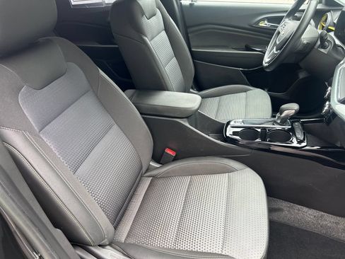 Used 2024 Chevrolet Trax LT w/ LT Convenience Package FWD image 13