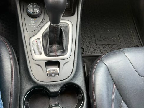 Used 2014 Jeep Cherokee Trailhawk w/ Leather Interior Group AWD/4WD image 7