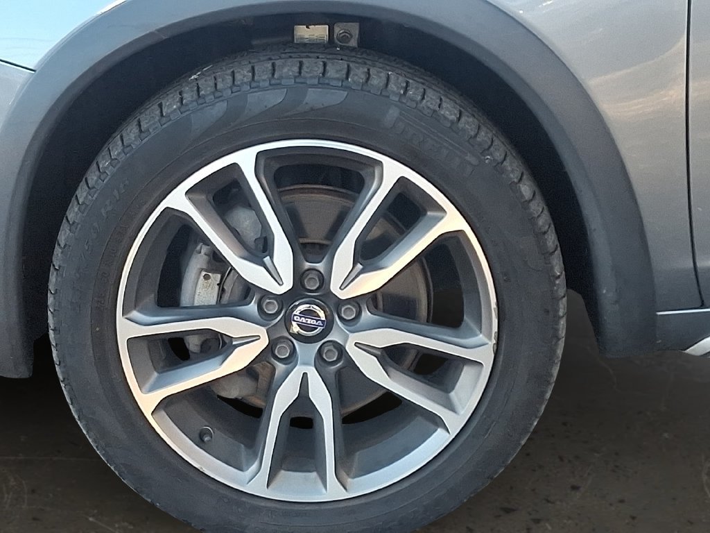 Used 2018 Volvo V60 T5 Cross Country AWD/4WD image 9